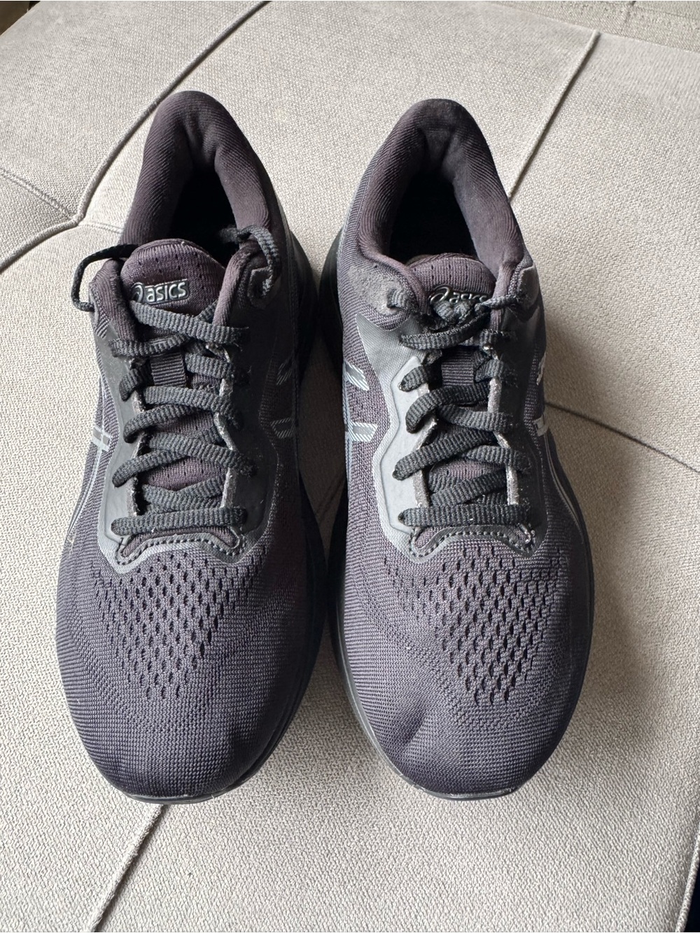 Asics Men's Black Athletic Running Shoes with Gray Accents